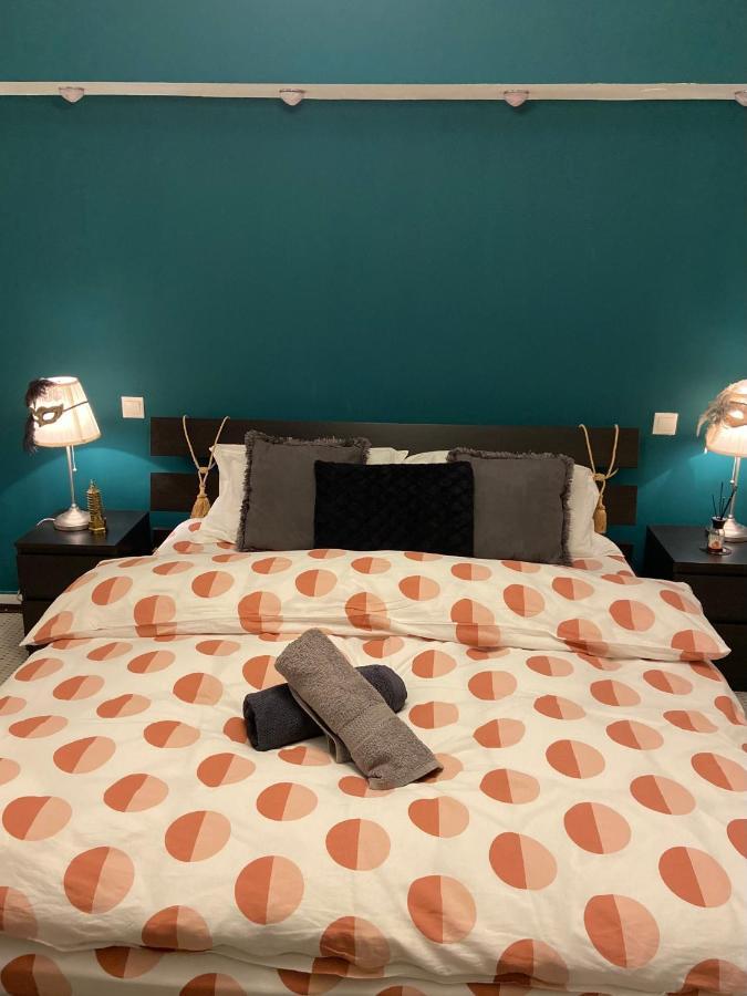 Comfy Apartment With Private Parking And Netflix Bukarest Exteriör bild