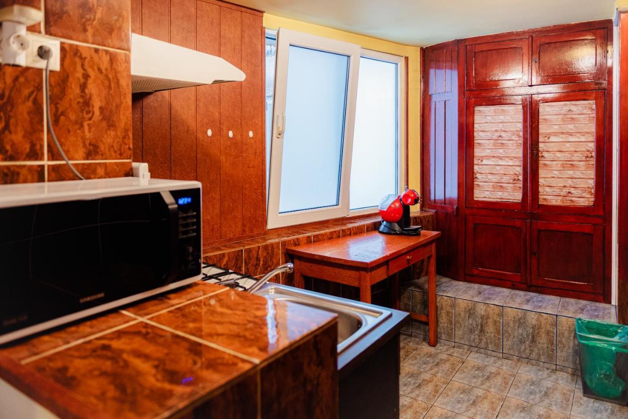 Comfy Apartment With Private Parking And Netflix Bukarest Exteriör bild