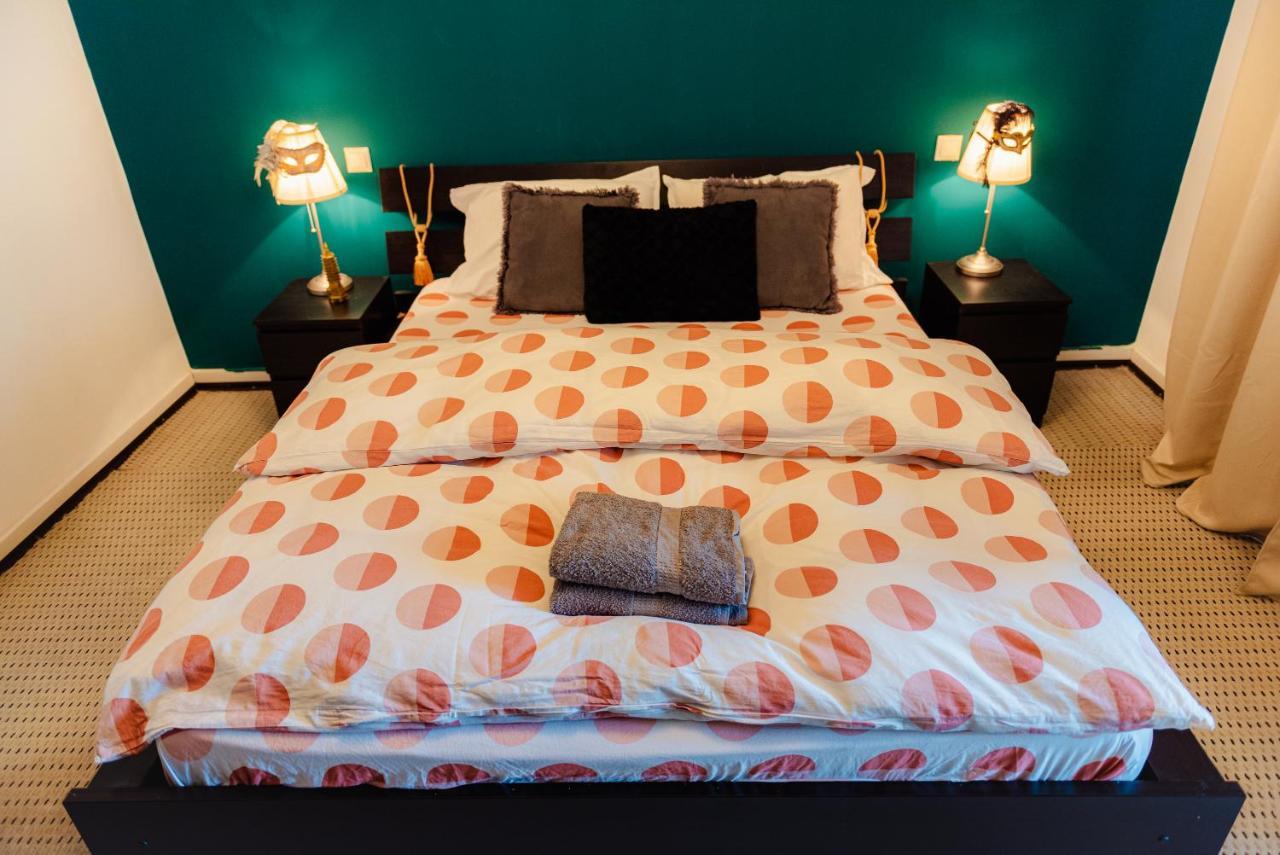 Comfy Apartment With Private Parking And Netflix Bukarest Exteriör bild