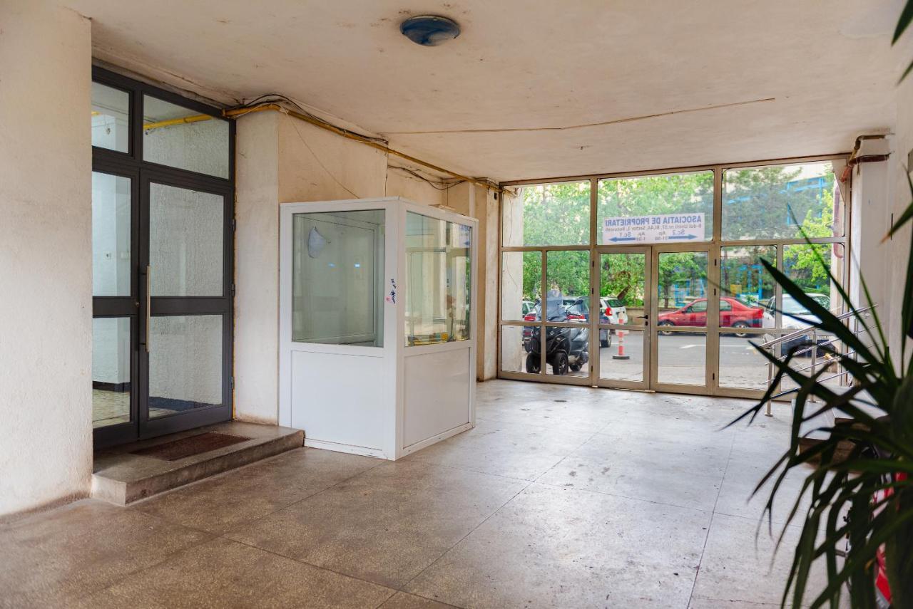 Comfy Apartment With Private Parking And Netflix Bukarest Exteriör bild