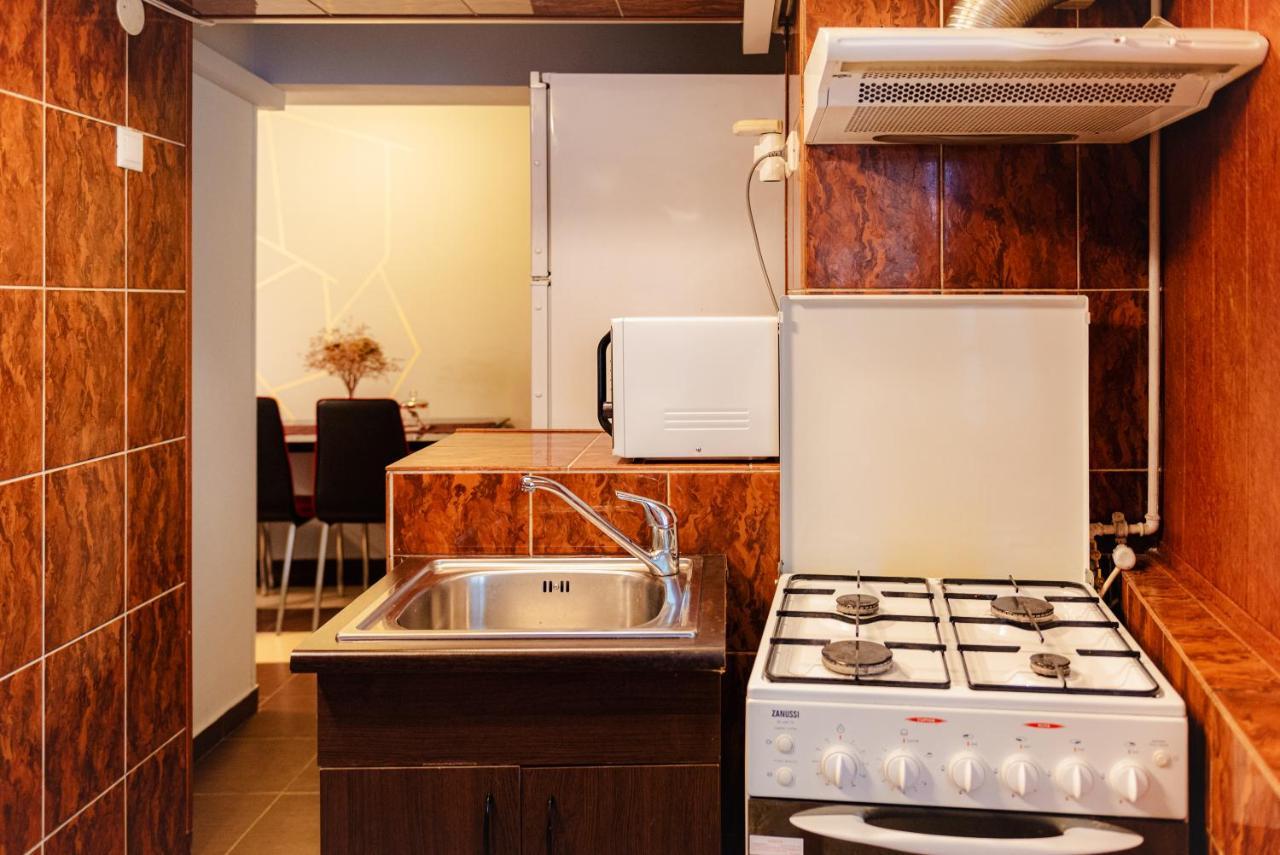 Comfy Apartment With Private Parking And Netflix Bukarest Exteriör bild