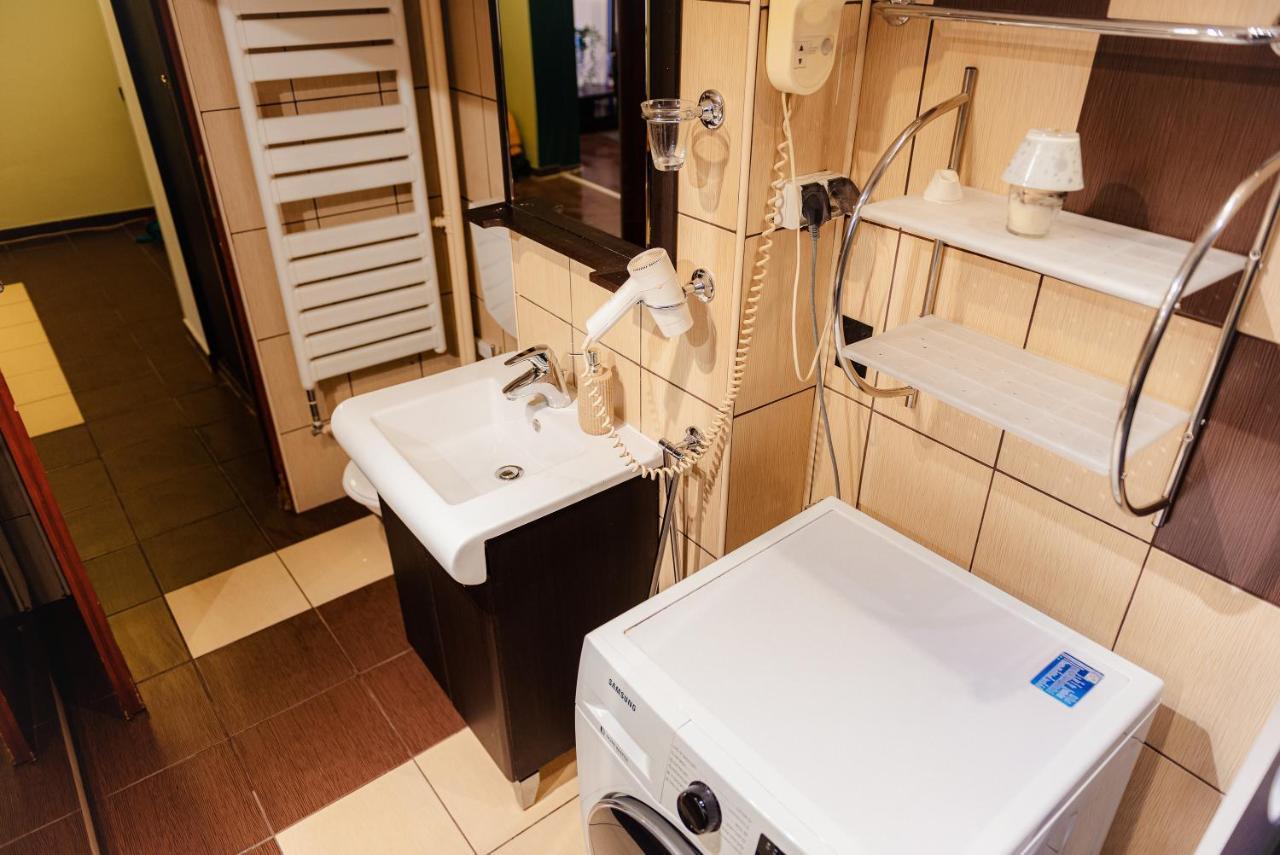 Comfy Apartment With Private Parking And Netflix Bukarest Exteriör bild