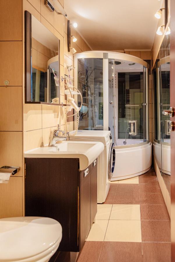 Comfy Apartment With Private Parking And Netflix Bukarest Exteriör bild