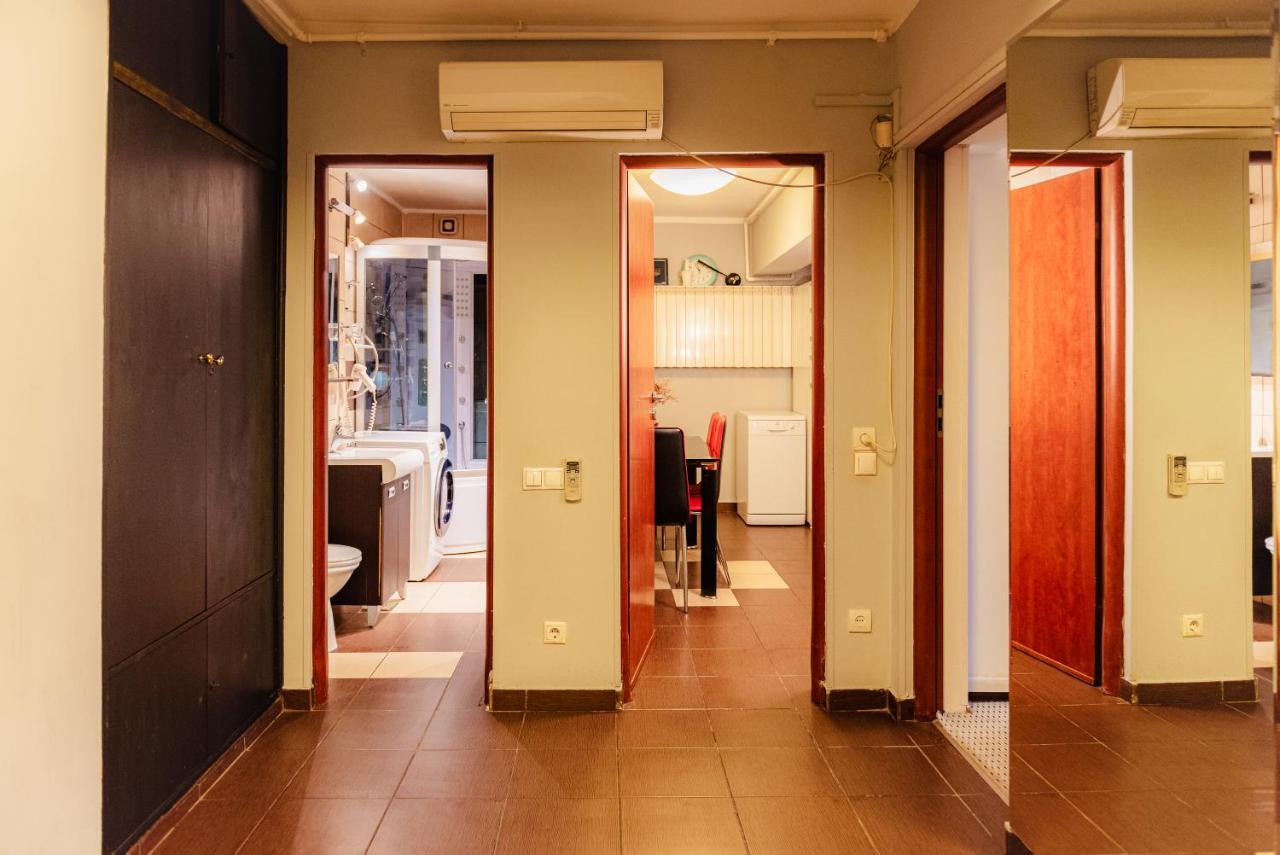 Comfy Apartment With Private Parking And Netflix Bukarest Exteriör bild